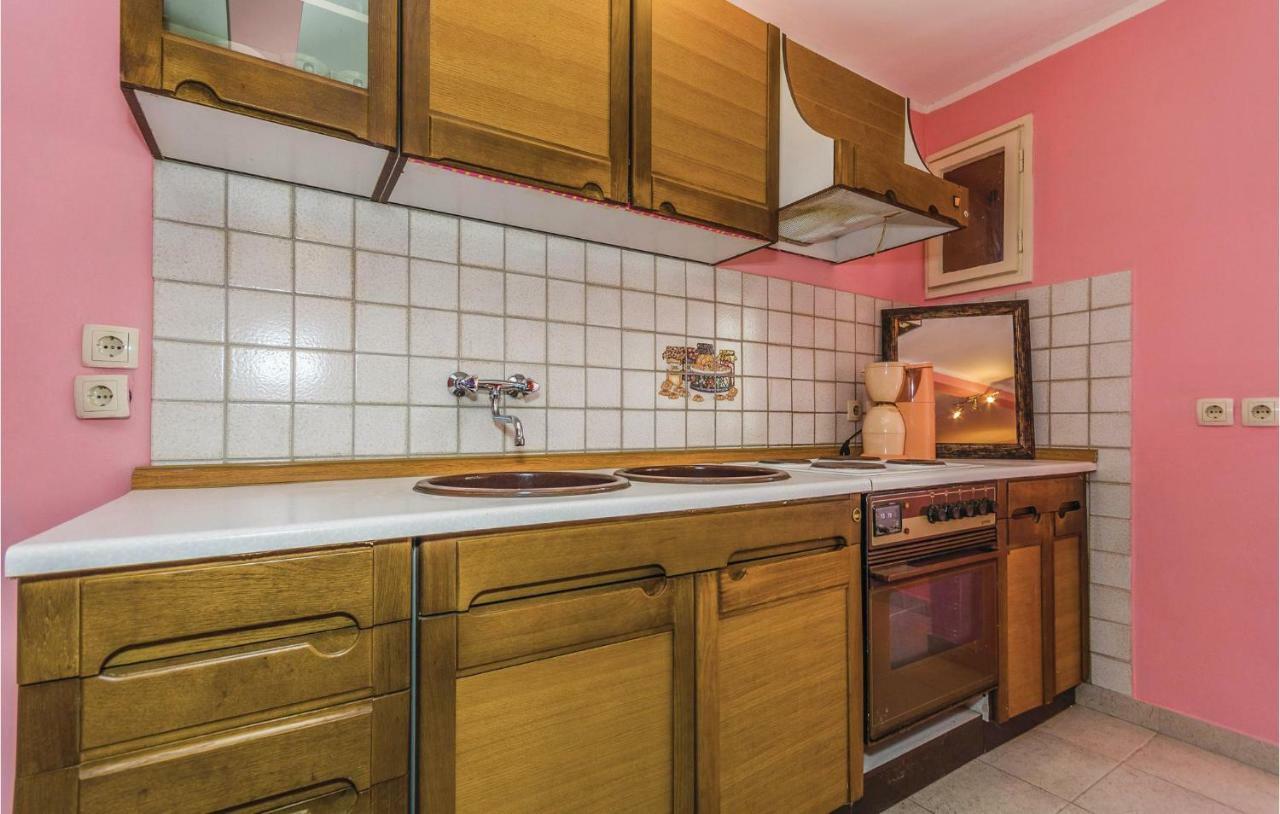 Cozy Apartment In Vrsar With Kitchen Eksteriør bilde